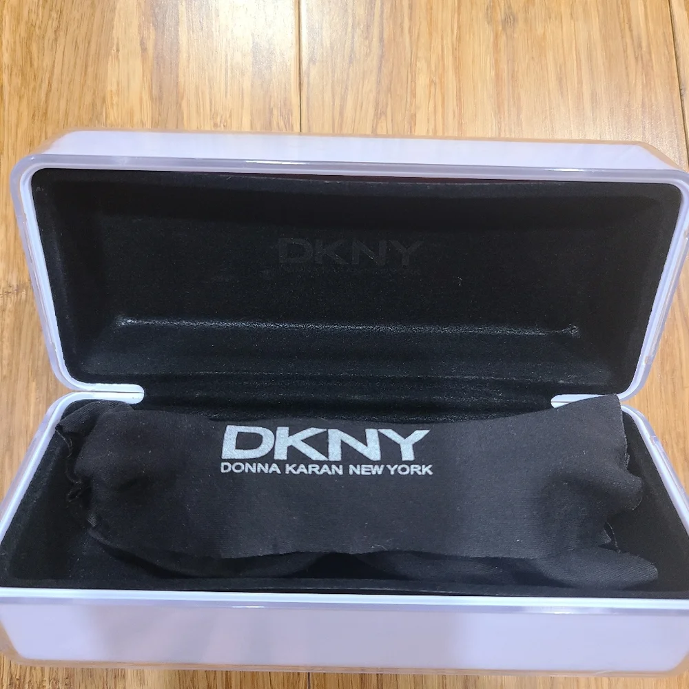 🕶 DKNY Designer Women's Black Sunglasses with Hard Case & Cleaning Cloth